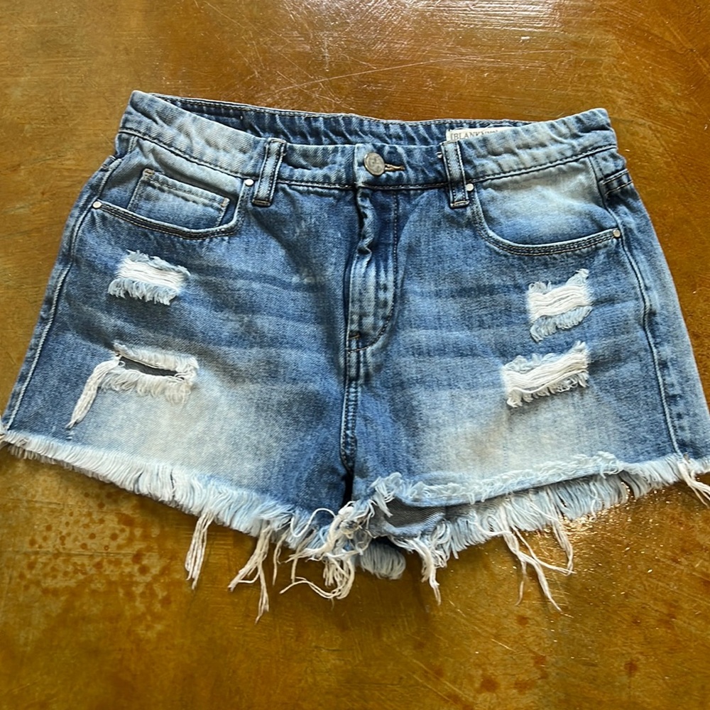 BlankNYC cutoff denim jean shorts with pockets and fringe woman’s size 27